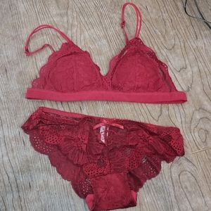NWT 2 PC bralette set small